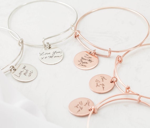 Dehnbares Handschrift Scheiben Armband - Armreif Mit Plättchen Erinnerungs Brautjungfer Geschenke Mutter Geschenk von MichPersonalized