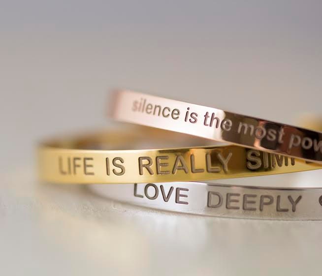 Personalisiertes Manschette Armband - Personalisierter Armreif Gedenk Skinny Band Offene Mutter Geschenk von MichPersonalized