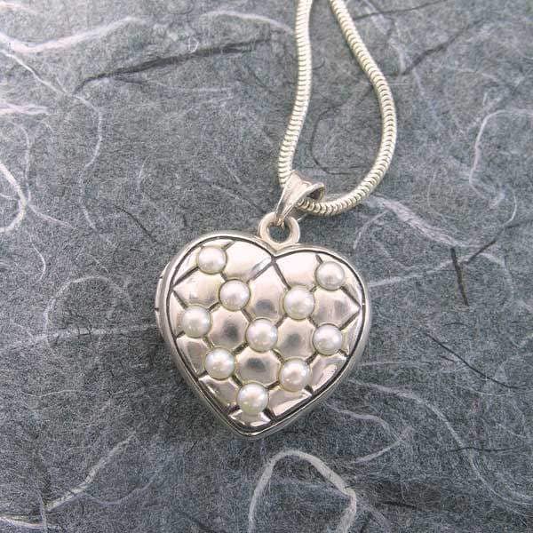 Silber Viktorianisch Quilted Heart 2 Bilder Locket Silber Viktorianisch Quilted Heart 2 Bilder Locket von MichaelBromberg
