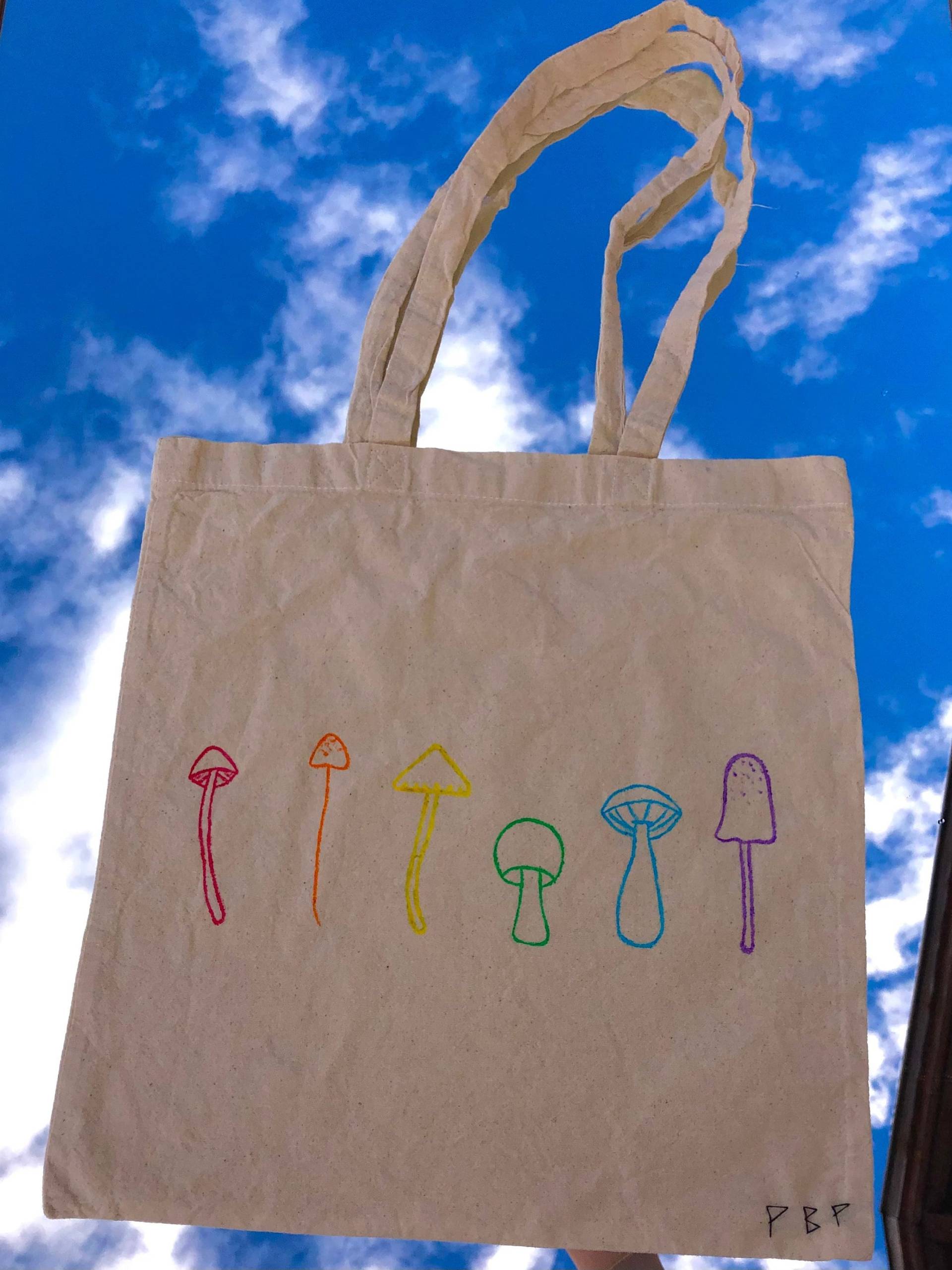 Handbemalte Stofftasche, Regenbogen, Pilze, Lgbtq Flagge, Einkaufstasche, Tragetasche, Minimalistisch, Jutebeutel, Pride, Baumwolle Handbemalte Stofftasche, Regenbogen, Pilze, Lgbtq Flagge, Einkaufstasche, Tragetasche, Minimalistisch, Jutebeutel, Pride, Baumwolle von MichaelasArtPrints