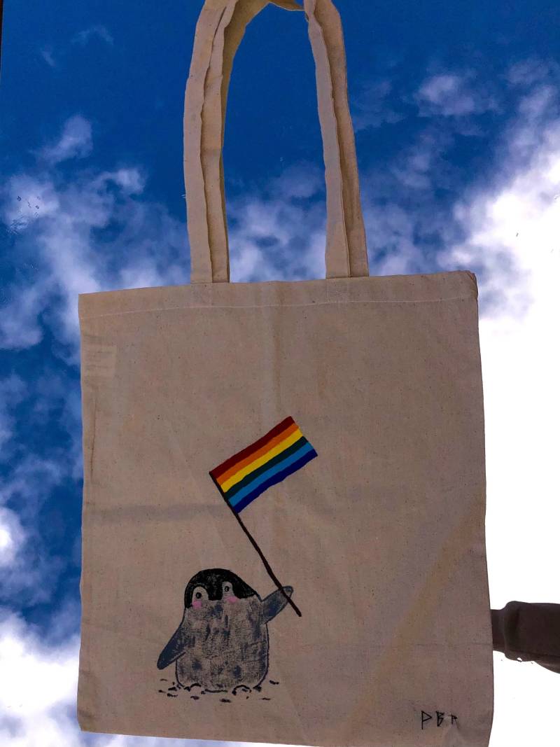 Handgemalte Tragetasche Pinguin Lgbtq Tote Bag Jutebeutel Regenbogen Baumwolle Einkaufstasche Süß Geschenk von MichaelasArtPrints