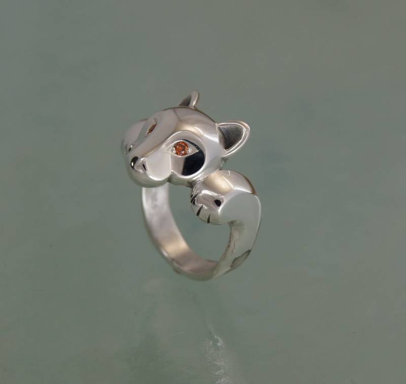 Springender Puma Ring Mit Diamant Augen, Wähle Deine Farbe von Michaeltatom