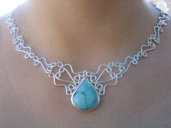 Blauer Geburtsstein Anhänger, Türkis Halskette, Stein Bib Sterling Silber Einzigartiger Wire Wrap Schmuck von MichalBenAriJewelry