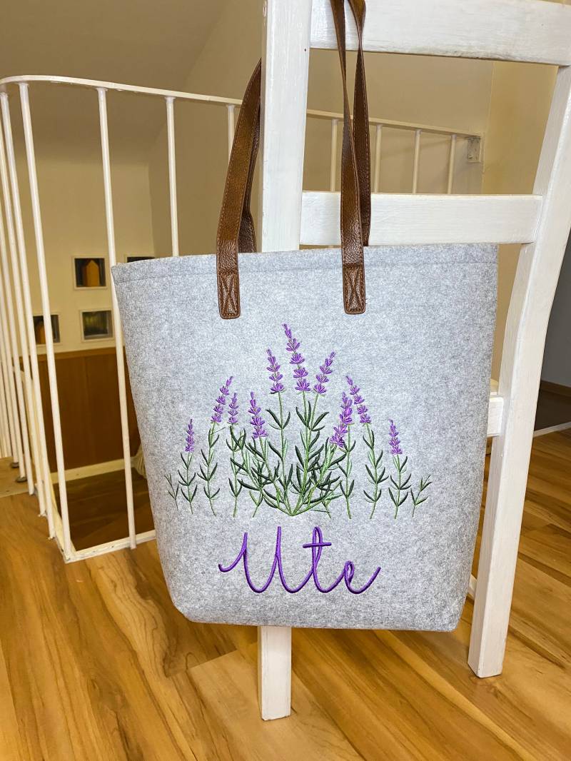 Filztasche Personalisiert, Beste Freundin, Shoper, Name Auf Tasche, Geschenk, Mit Rosen Lavendel Bestickt von Michaminusmyshop