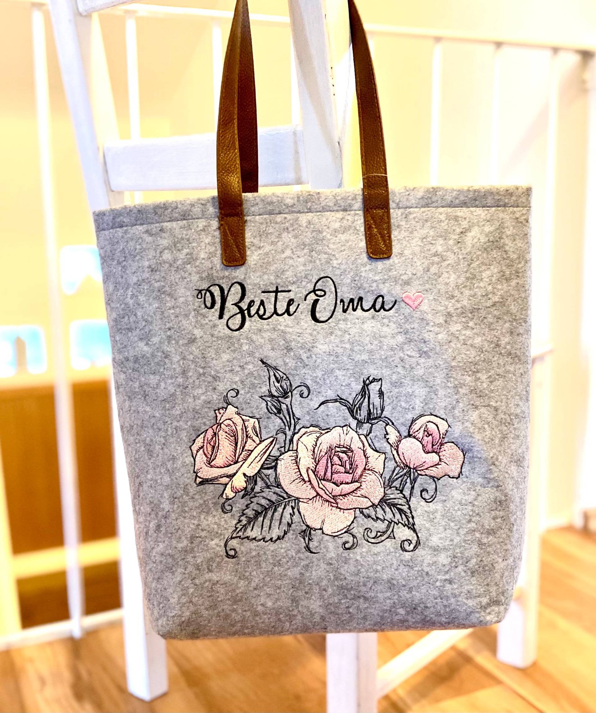 Filztasche Personalisiert Mit Name Oder Text Nach Wunsch, Totenkopf Und Rose Bestickt von Michaminusmyshop