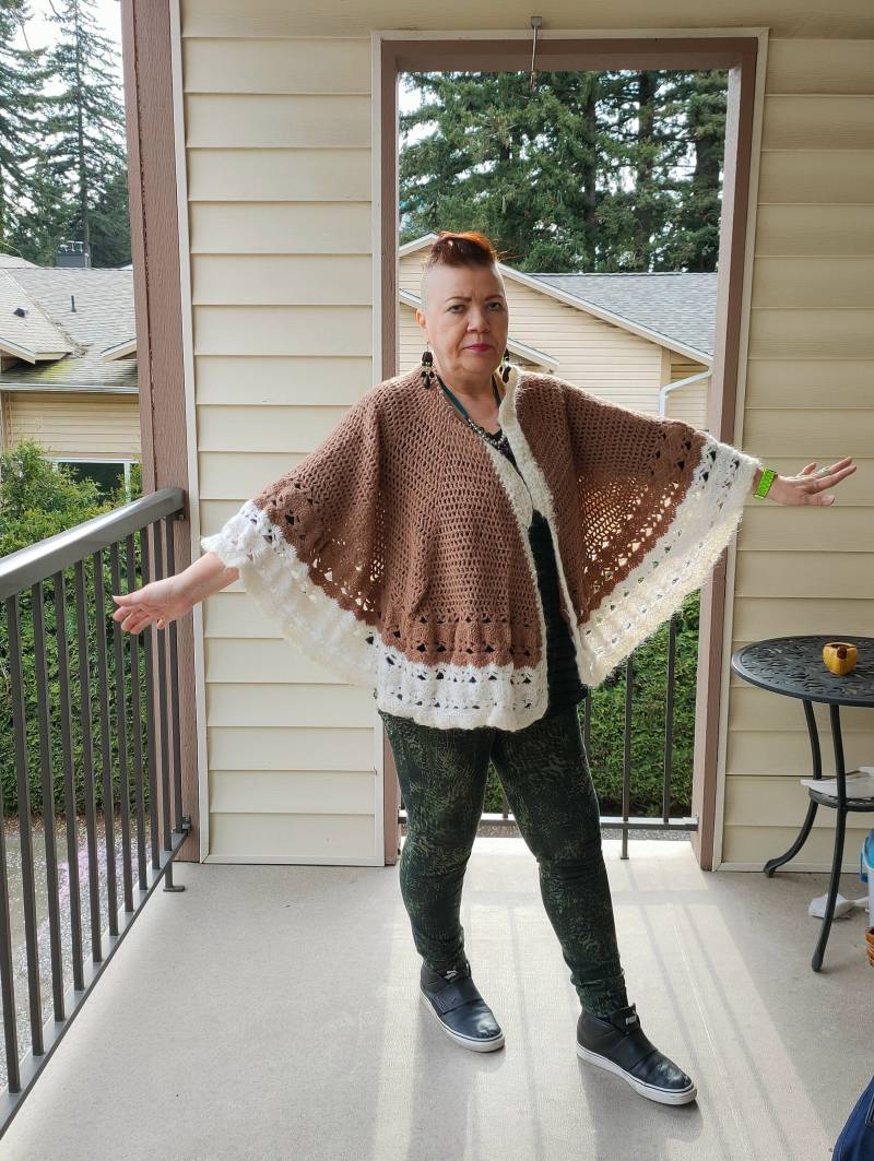Plus Größe Häkeln Zweifarbige Strickjacke Schal Wrap Drapieren Shrug von MichasCrafz