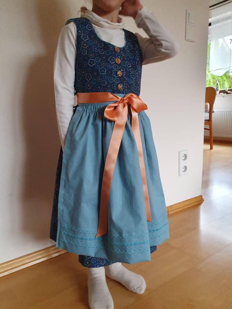 Kinderdirndl Blau Größe 104 von MichasHobby
