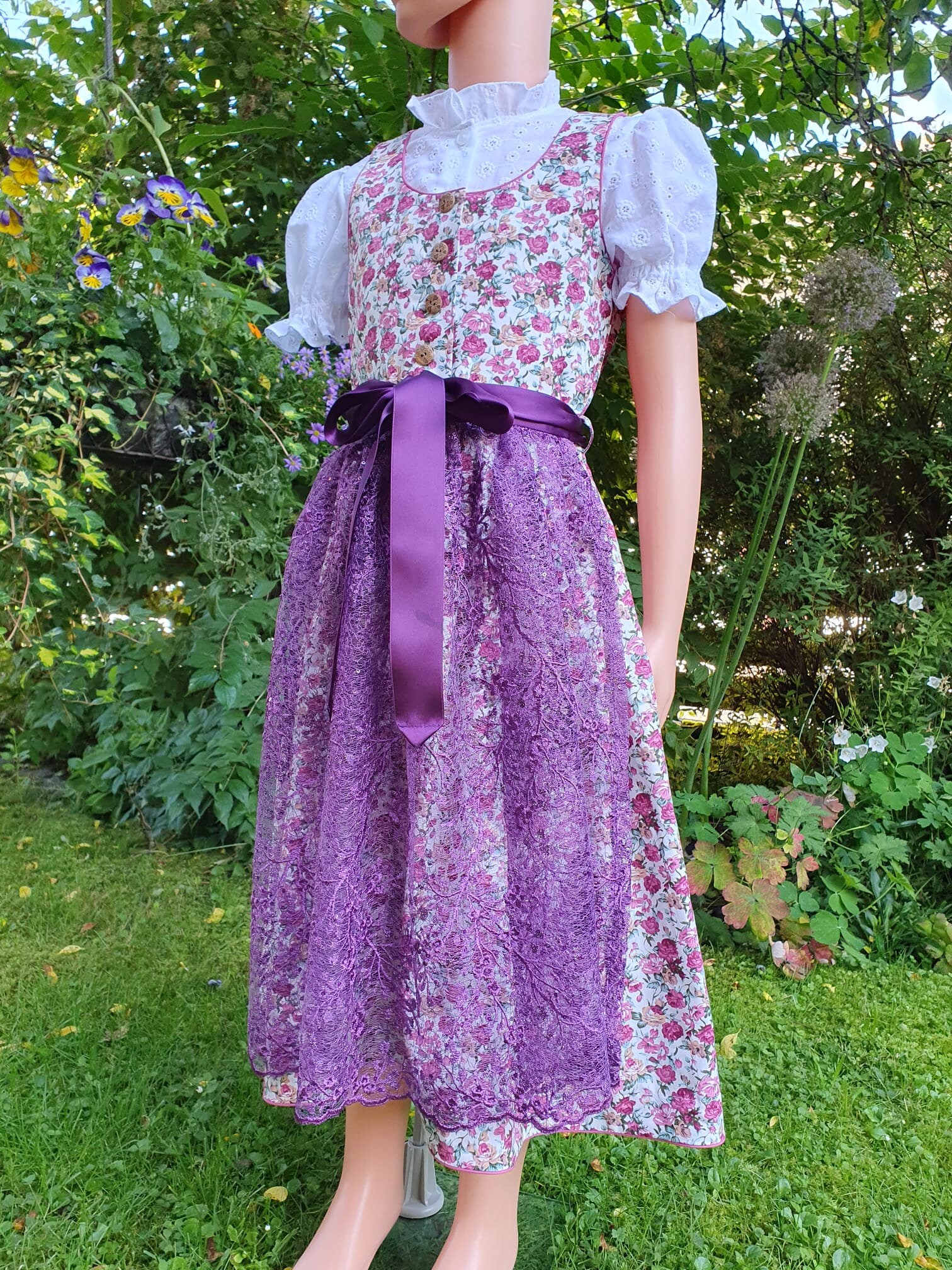 Kinderdirndl Rosen Mit Lila Schürze Größe 134 Kinderdirndl Rosen Mit Lila Schürze Größe 134 von MichasHobby