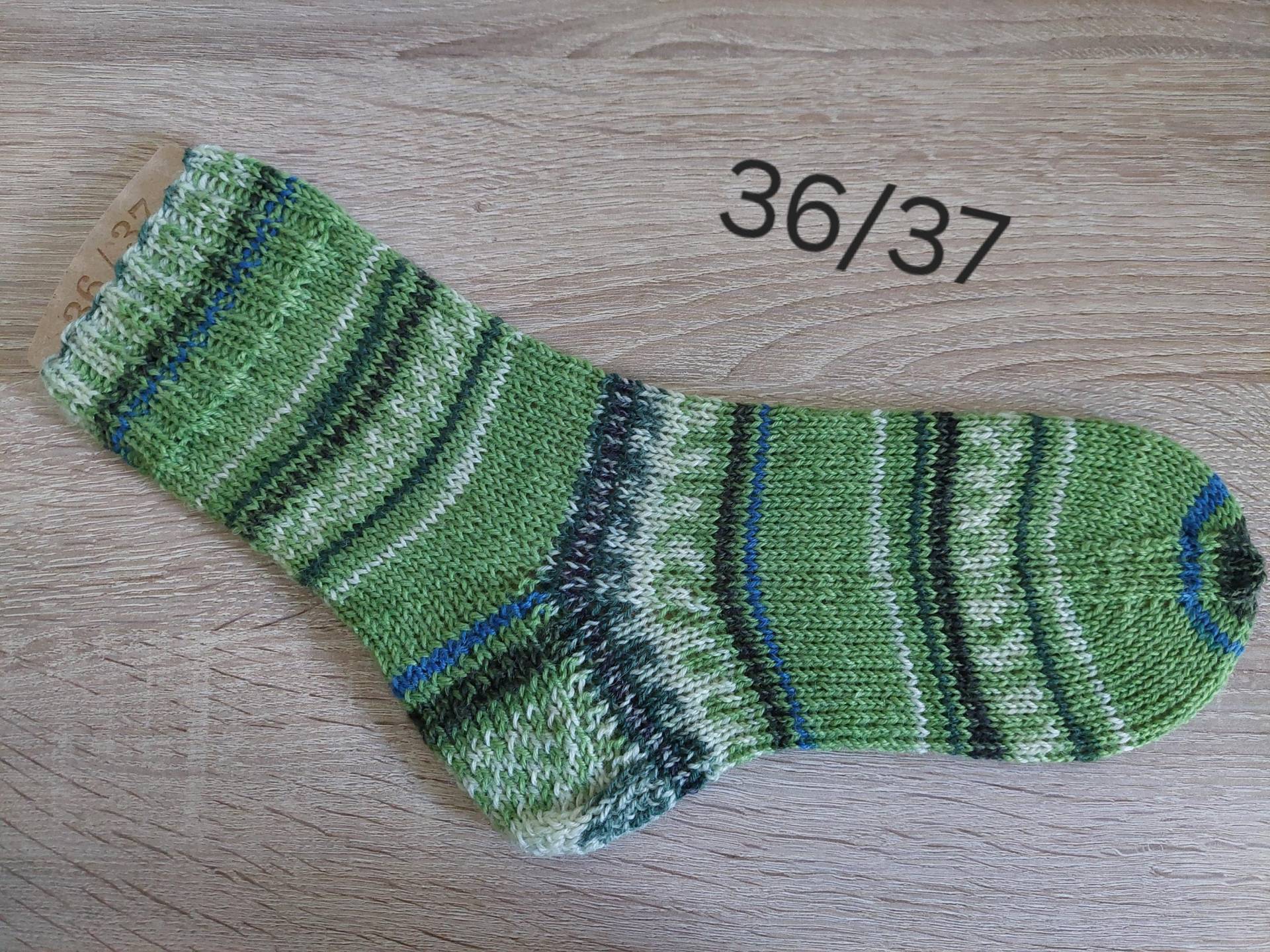 Liebevolle Handgestrickte Socken Größe 36/37 von MichasStrickwelt