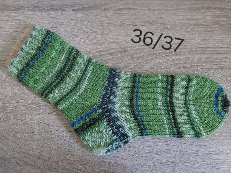 Liebevolle Handgestrickte Socken Größe 36/37 von MichasStrickwelt