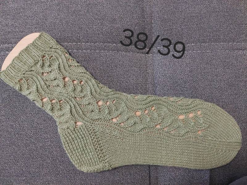 Liebevolle Handgestrickte Socken Größe 38/39 Mit Muster von MichasStrickwelt