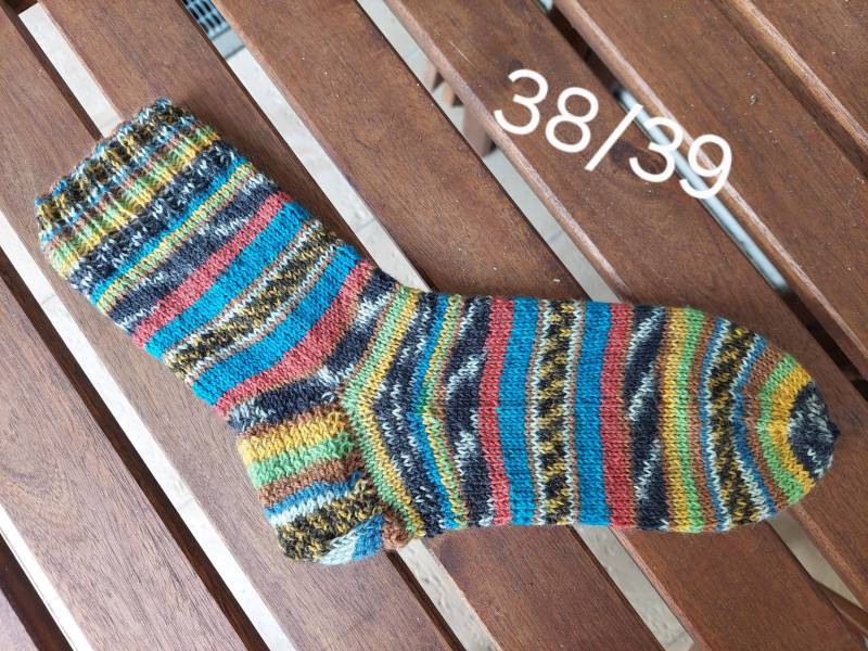 Liebevolle Handgestrickte Socken Größe 38/39 Liebevolle Handgestrickte Socken Größe 38/39 von MichasStrickwelt