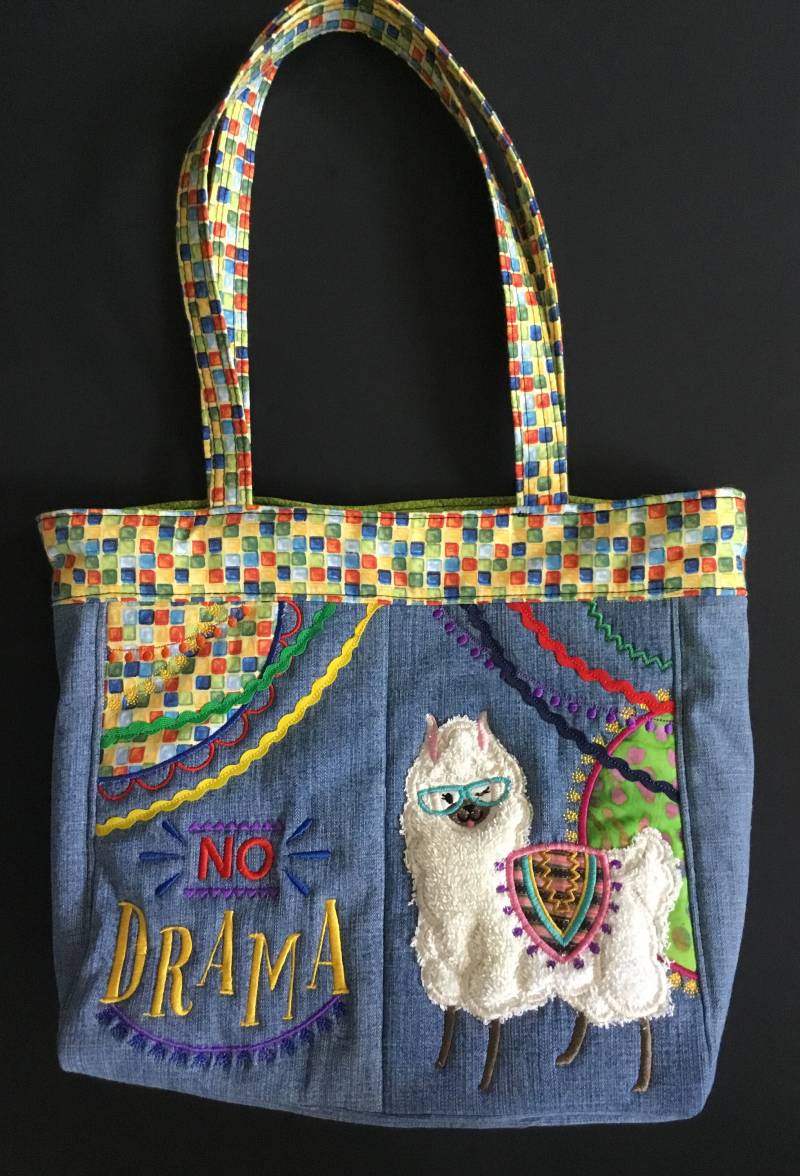 Applizierte Lama Denim Tragetasche Bestickt Mit No Drama von MichelleBsEmbroidery