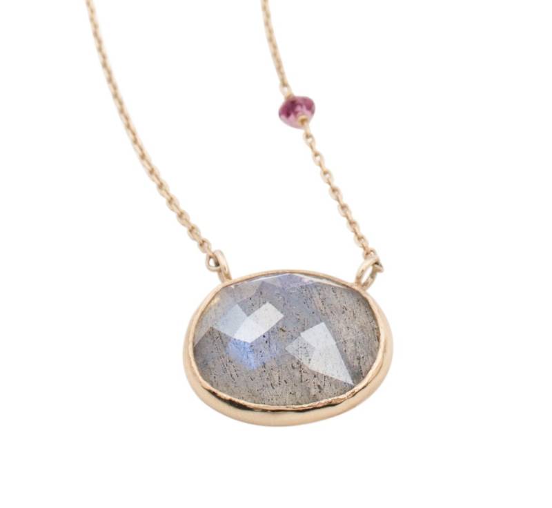 Handgefertigte Facettierte Labradorit Kette 14K Gold Oval Anhänger von MichelleLenaeJewelry