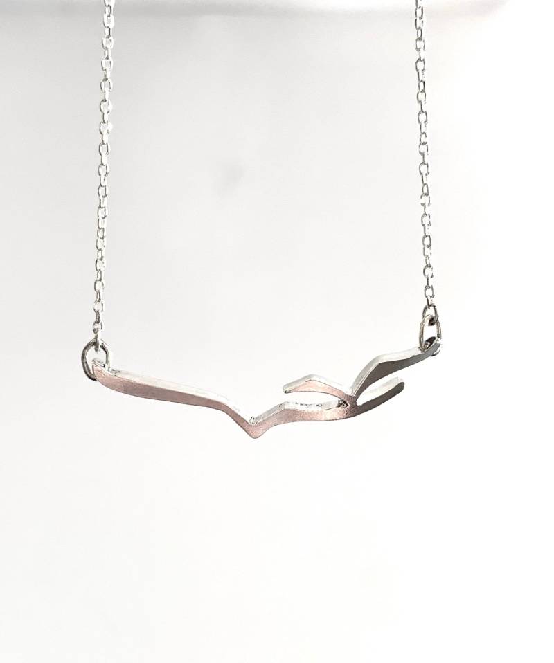 Recycled Sterling Silber Vogel Halskette Zwei Vögel Im Flug Anhänger von MichelleLenaeJewelry