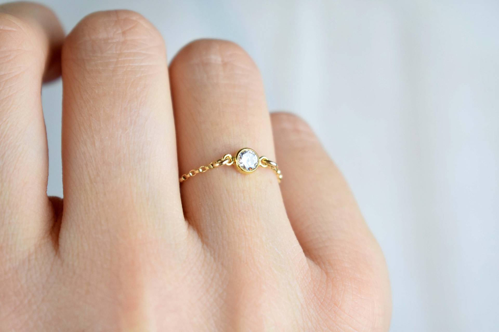 Gold Cz Diamant Kettenring, Winziger Zirkonia Ring, Kleine Lünette Ring Für Frauen | 14K Goldgefüllt von MichenoJewelry