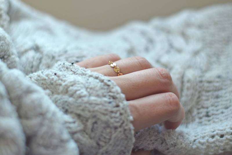 Goldkette Ring, 14K Gold Filled Band, Disc Chain Zierlicher Stapelring, Schlichtes Zartes Band Goldkette Ring, 14K Gold Filled Band, Disc Chain Zierlicher Stapelring, Schlichtes Zartes Band von MichenoJewelry