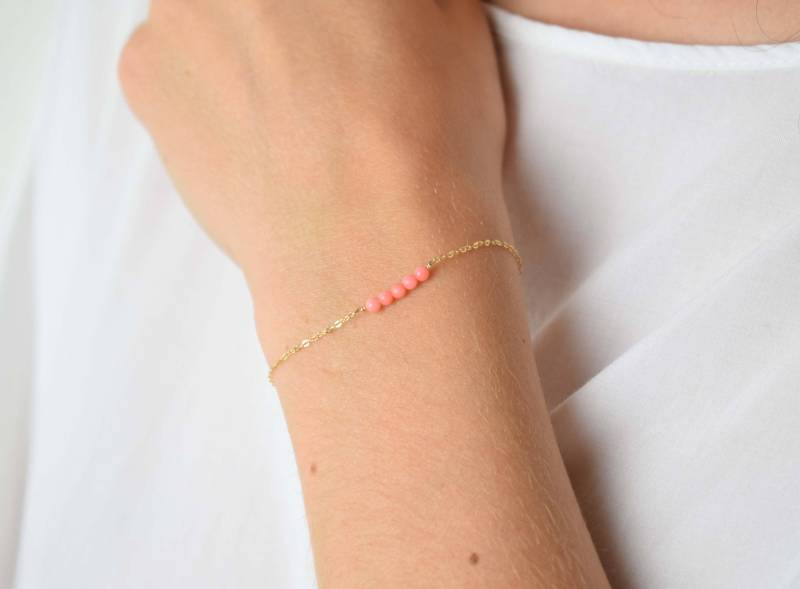 Kleines Koralle Armband, Zierliche Rosa Edelstein Perlen Armband Für Frauen | 14K Gold Filled Kette Kleines Koralle Armband, Zierliche Rosa Edelstein Perlen Armband Für Frauen | 14K Gold Filled Kette von MichenoJewelry