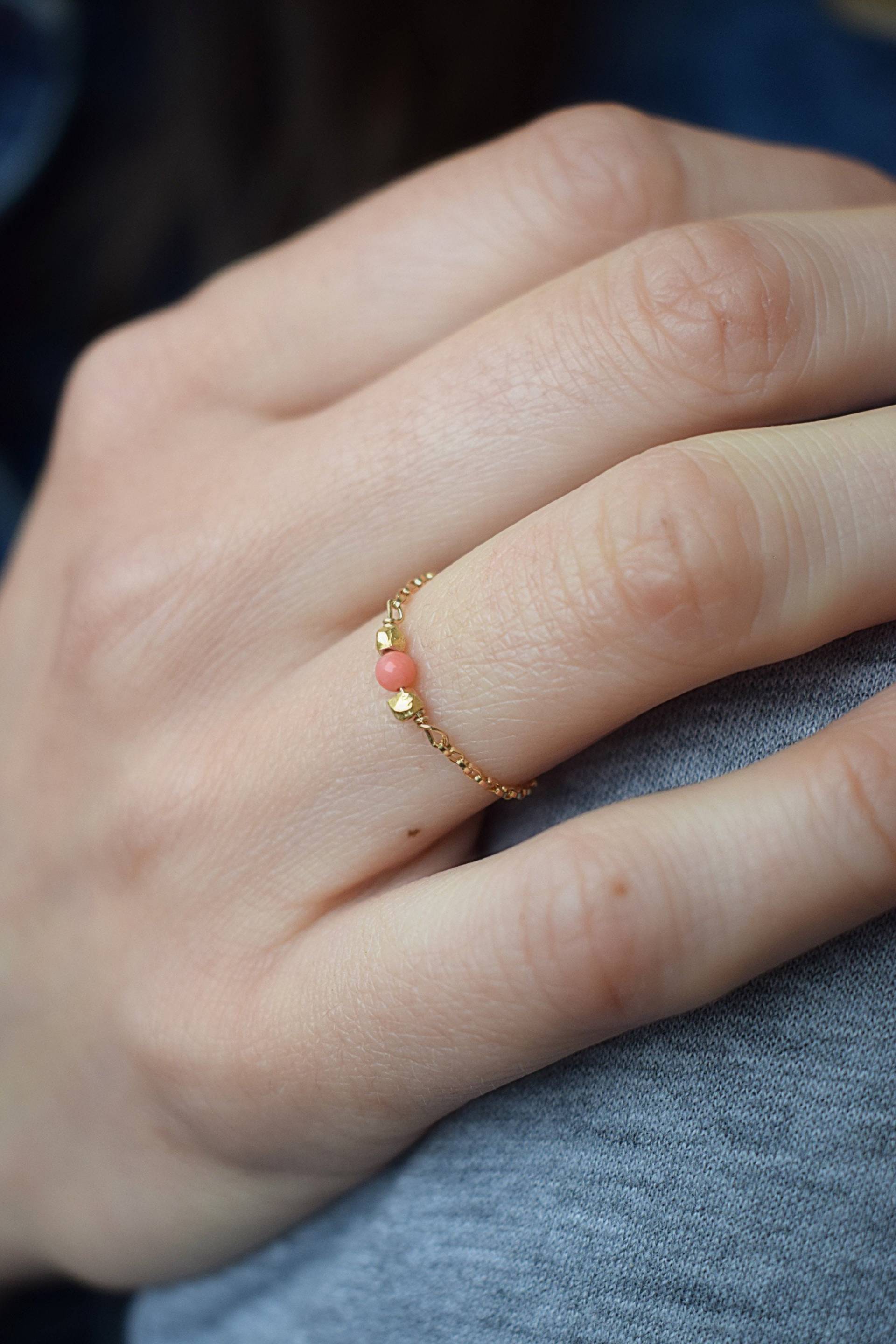 Koralle Kettenring, Zierlicher Ring, Feine Ring | 14K Goldgefüllt von MichenoJewelry