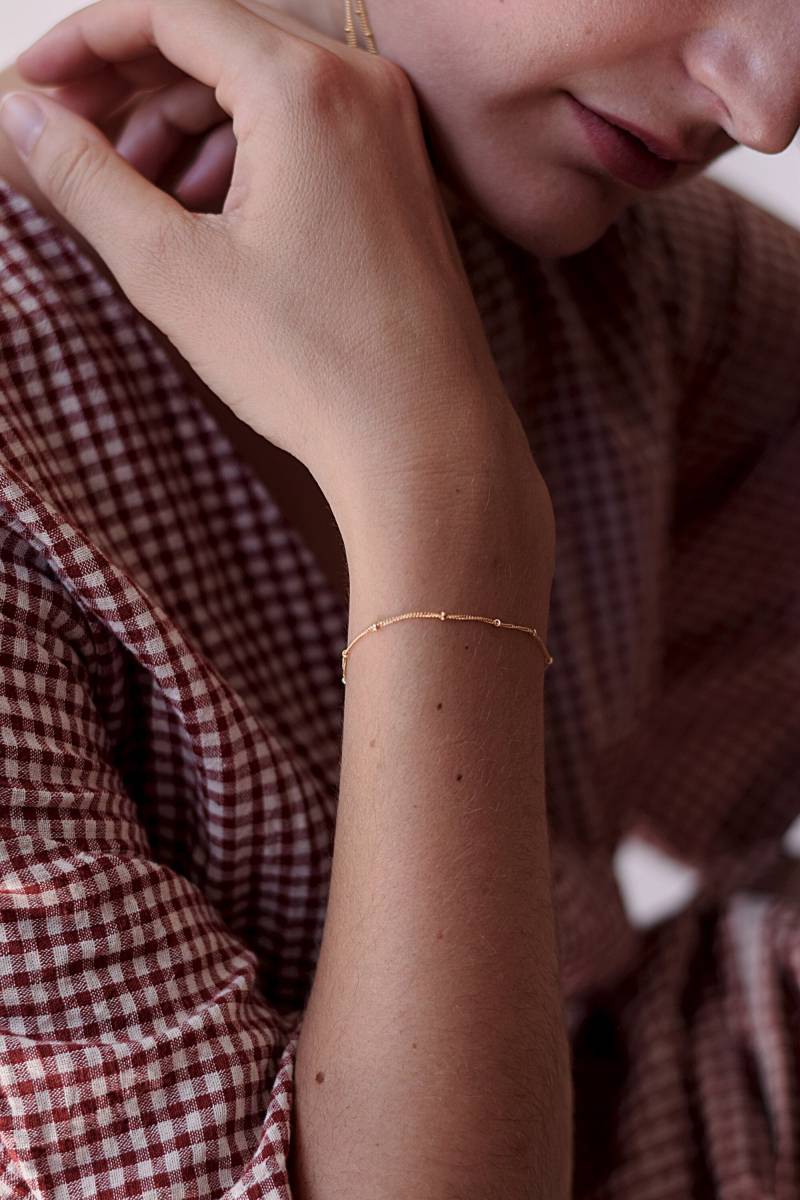 Schlichtes Gold Armband, Zierliche Perlen Dünnes Satelliten Kettenarmband | 14K Filled Schlichtes Gold Armband, Zierliche Perlen Dünnes Satelliten Kettenarmband | 14K Filled von MichenoJewelry