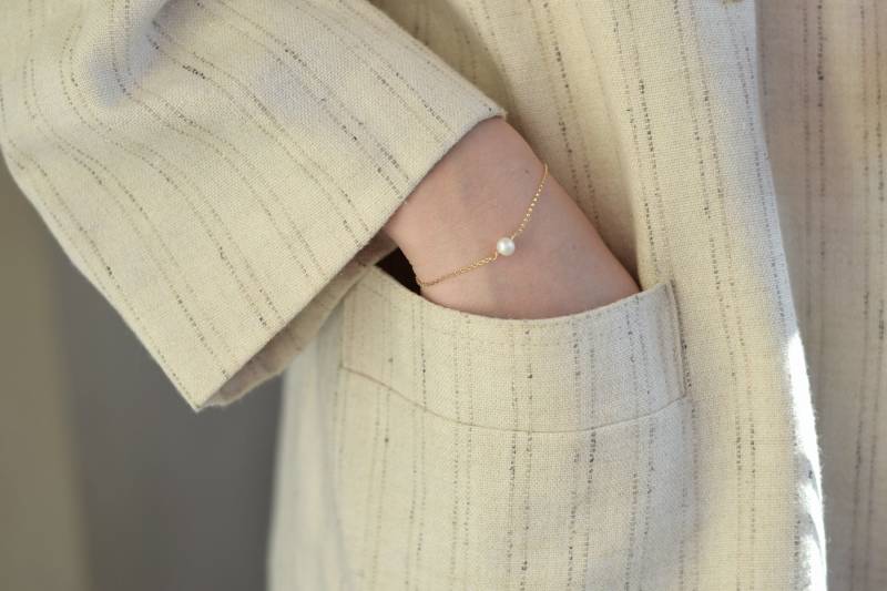 Zierliches Perlenarmband, Elegantes Weißes Perlenarmband Für Frauen | 14K Gold Filled Zierliches Perlenarmband, Elegantes Weißes Perlenarmband Für Frauen | 14K Gold Filled von MichenoJewelry