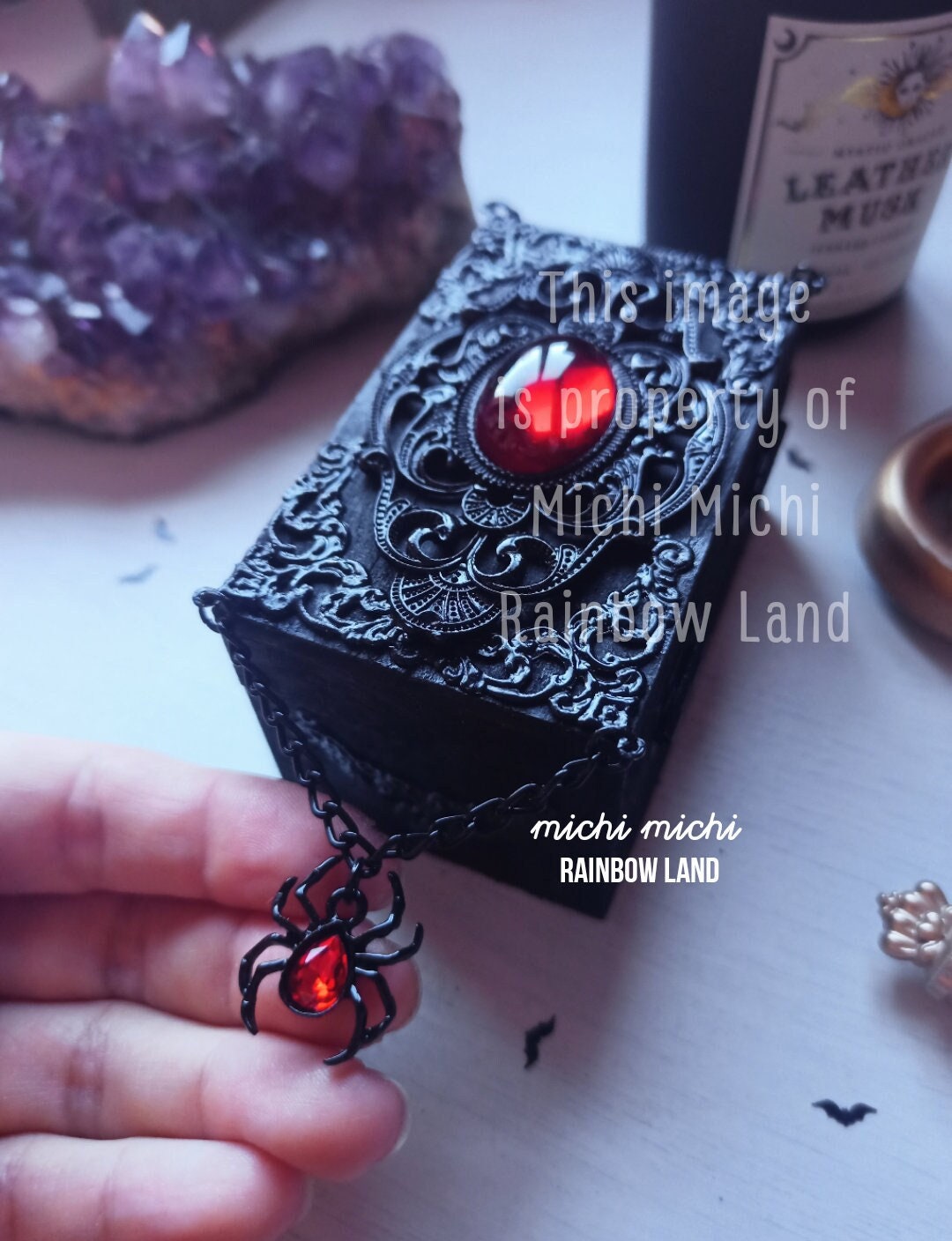 Gräfin Bathory Dose | Gothic Mini Brust, Vampir Fangzahn, Blut, Viktorianisch, Hochzeit Ring Box, Mittelalter Schmuck, Hexe, Ooak Granat Siam Gräfin Bathory Dose | Gothic Mini Brust, Vampir Fangzahn, Blut, Viktorianisch, Hochzeit Ring Box, Mittelalter Schmuck, Hexe, Ooak Granat Siam von MichiMichiRainbow