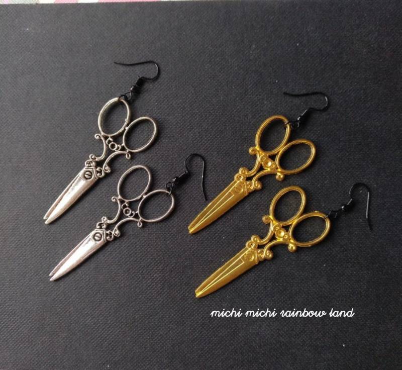 Silber Oder Gold Scheren Gothic Ohrringe von MichiMichiRainbow
