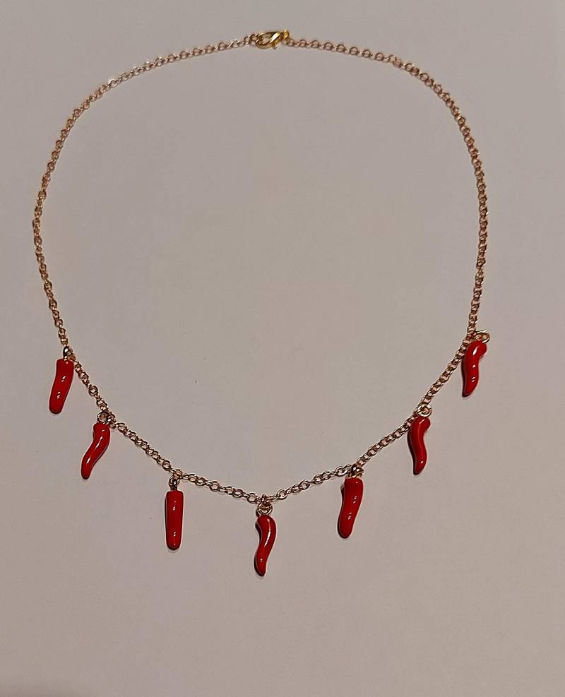 Feine Goldene Halskette 50 cm Mit Chilis Feine Goldene Halskette 50 cm Mit Chilis von MichisWollbox