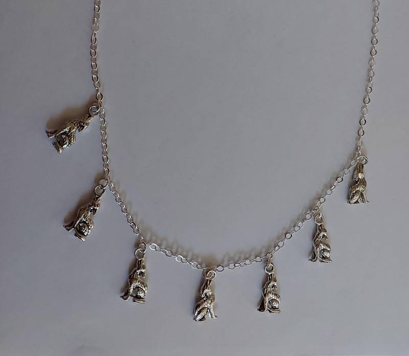 Feine Silberne Halskette 50 cm Mit Wölfen Feine Silberne Halskette 50 cm Mit Wölfen von MichisWollbox