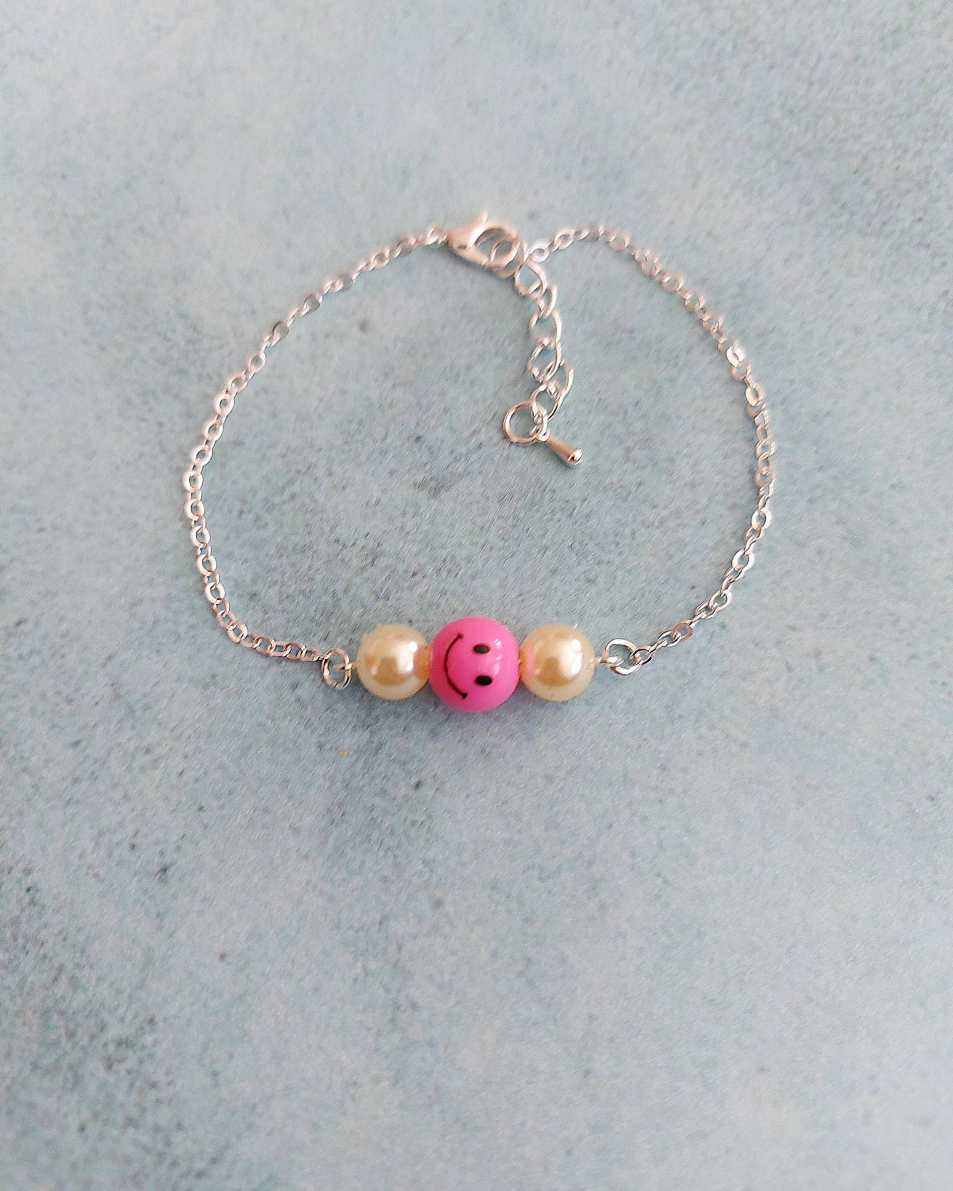 Feines Silbernes Armkettchen 20 + 3 cm Mit Weißen Und Pinkfarbener Smile Perle Feines Silbernes Armkettchen 20 + 3 cm Mit Weißen Und Pinkfarbener Smile Perle von MichisWollbox