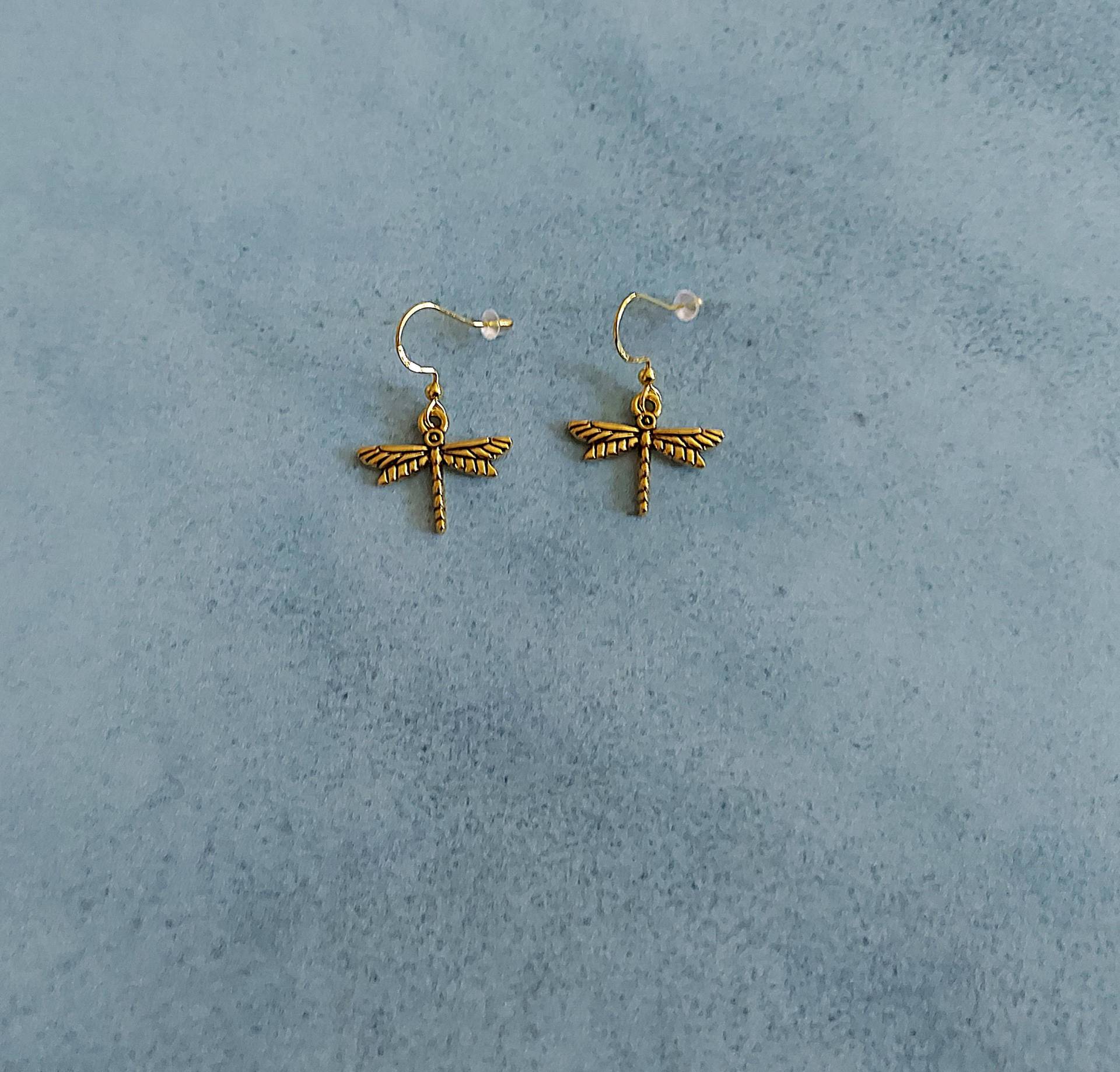 Handgefertigte Ohrringe Golden Mit Gerader Libelle Handgefertigte Ohrringe Golden Mit Gerader Libelle von MichisWollbox