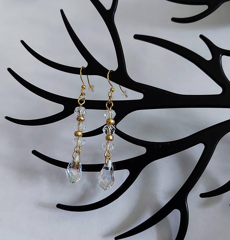 Handgefertigte Ohrringe Mit Kristallperlen Und Tropfen von MichisWollbox