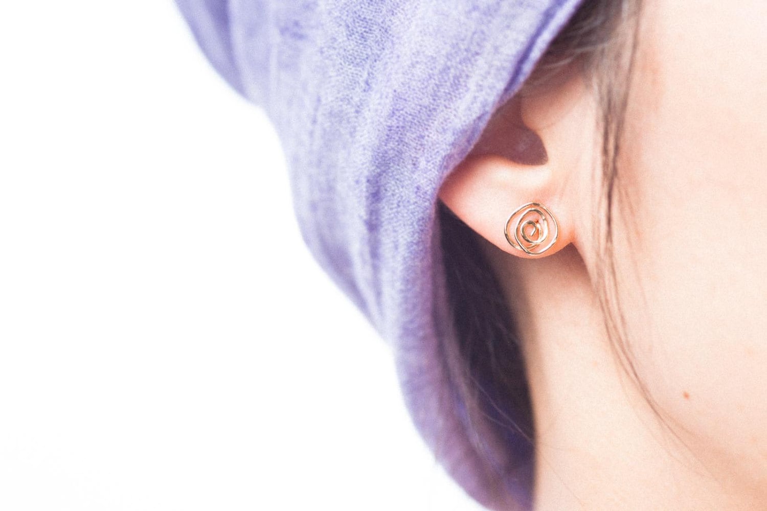 Handgemachte Gold Filled Swirl Ohrstecker Handgemachte Gold Filled Swirl Ohrstecker von MichiyoArai