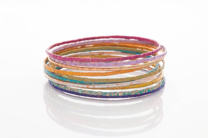 Patinierte Kupfer Armreifen - Multi Color 10Er Set Patinierte Kupfer Armreifen - Multi Color 10Er Set von MichiyoArai