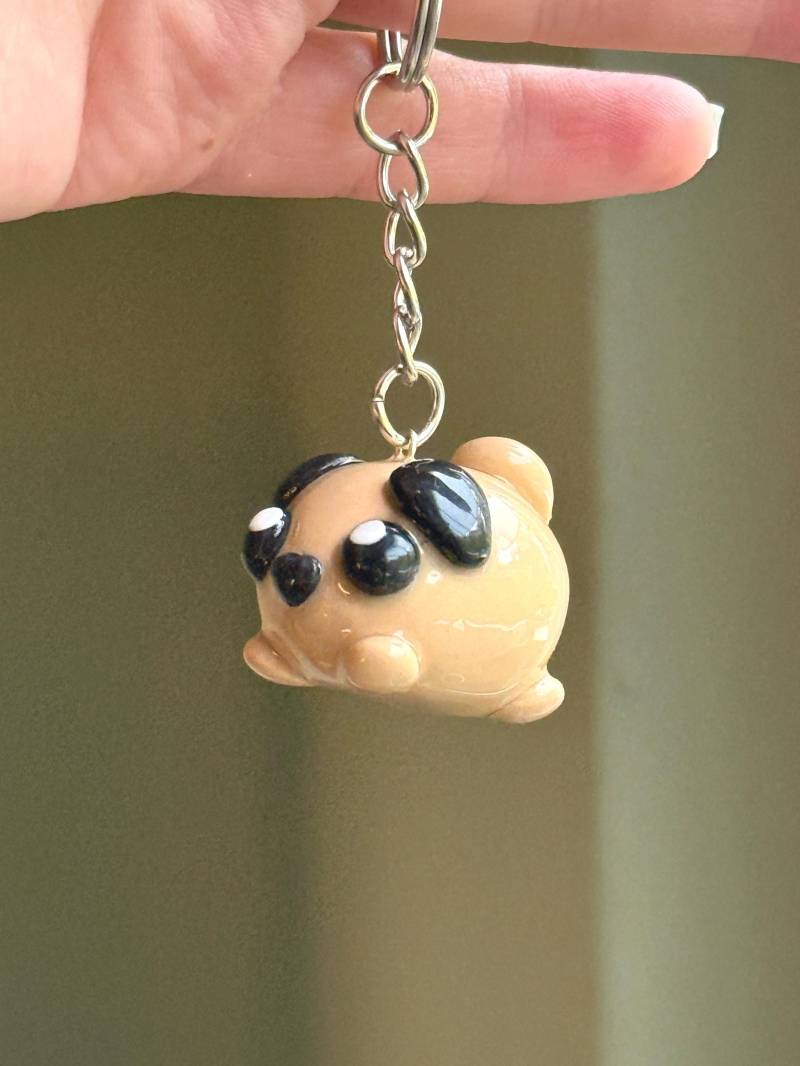 Süßer Mops Schlüsselanhänger - Handgefertigt Aus Polymer Clay von MichuusCreations