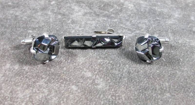 Hämatit Sarah Coventry "Charcoal Classic" Krawattenspange & Manschettenknöpfe von MickisVintageJewelry