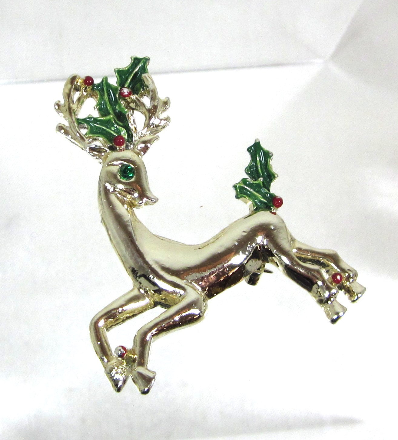 Schöne Gerry's Signierte Rentier-Brosche, Grüne Strassaugen von MickisVintageJewelry