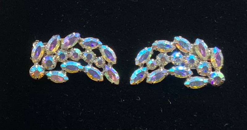 Signierte B David Wunderschöne Ohrringe, Opal Strass von MickisVintageJewelry