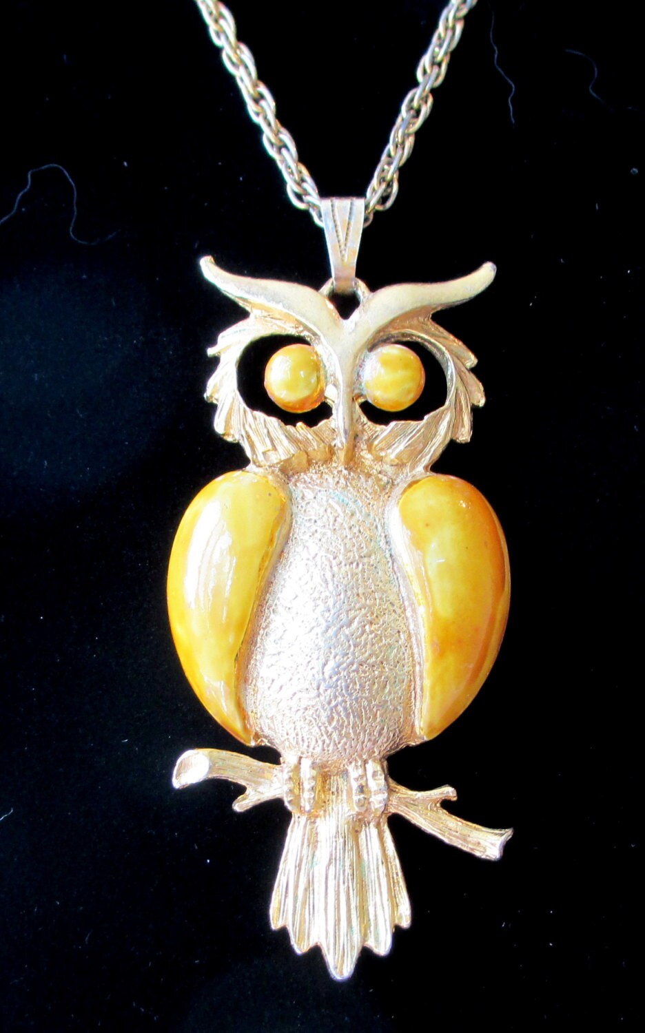 Vintage Eulen-Anhänger Mit Senffarbener Emaille, Und Kette von MickisVintageJewelry