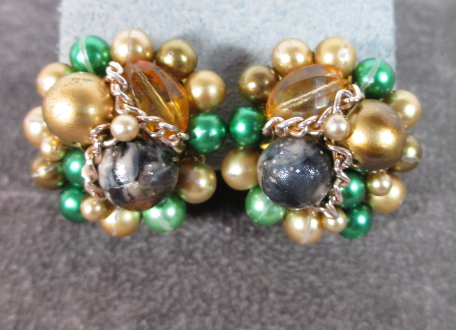 Vintage Perlen Ohrringe, Grün Und Gold Perlen, Topas Kristall Signiert Japan von MickisVintageJewelry