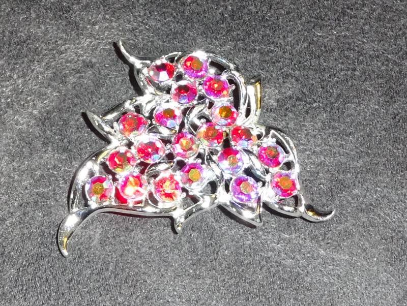 Vintage Sarah Coventry "Dazzling Aurora" Brosche Mint - Rot Aurora Borealis von MickisVintageJewelry