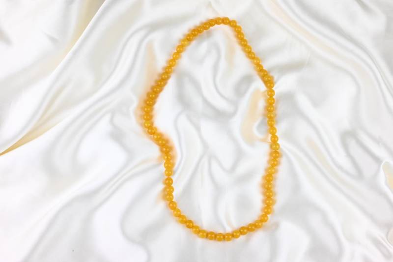 Vintage Butterscotch Bakelit Halskette - Sonnenbeschienene Eleganz Aus Den 1940Er-50Er Jahren, Schmuck, Bakelit von MidCenturyEU