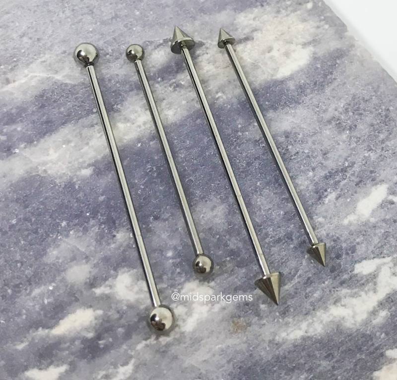 Industrial Barbell | 16G Mit Innengewinde Astm F136 Eloxiertes Titan - Wählen Sie Ihre Größe Und Farbe Spikes Oder Kugelenden von MidSparkGems