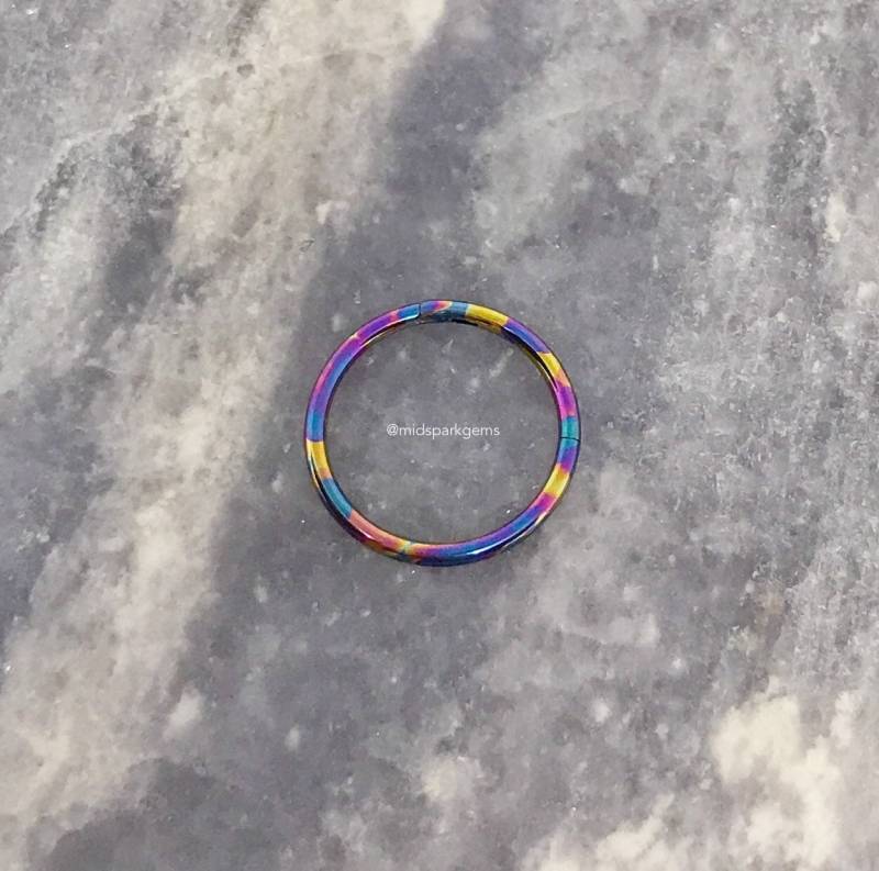 Rainbow Oil Slick - Klappsegment Ring Clicker Astm F136 Titan Eloxiert 16G 18G 14G 12G Septum Oder Conch Hoop Ohrring von MidSparkGems