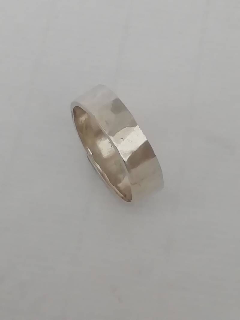 Gehämmert Silber Oder Gold Ehering von MidasTouchJewels