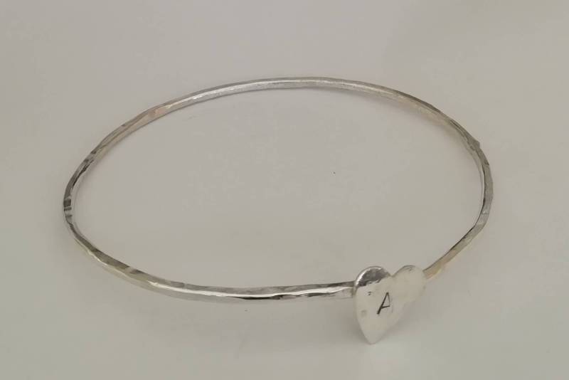 Silber Name Layered Armreif | 1 Initial Pro Armreif von MidasTouchJewels