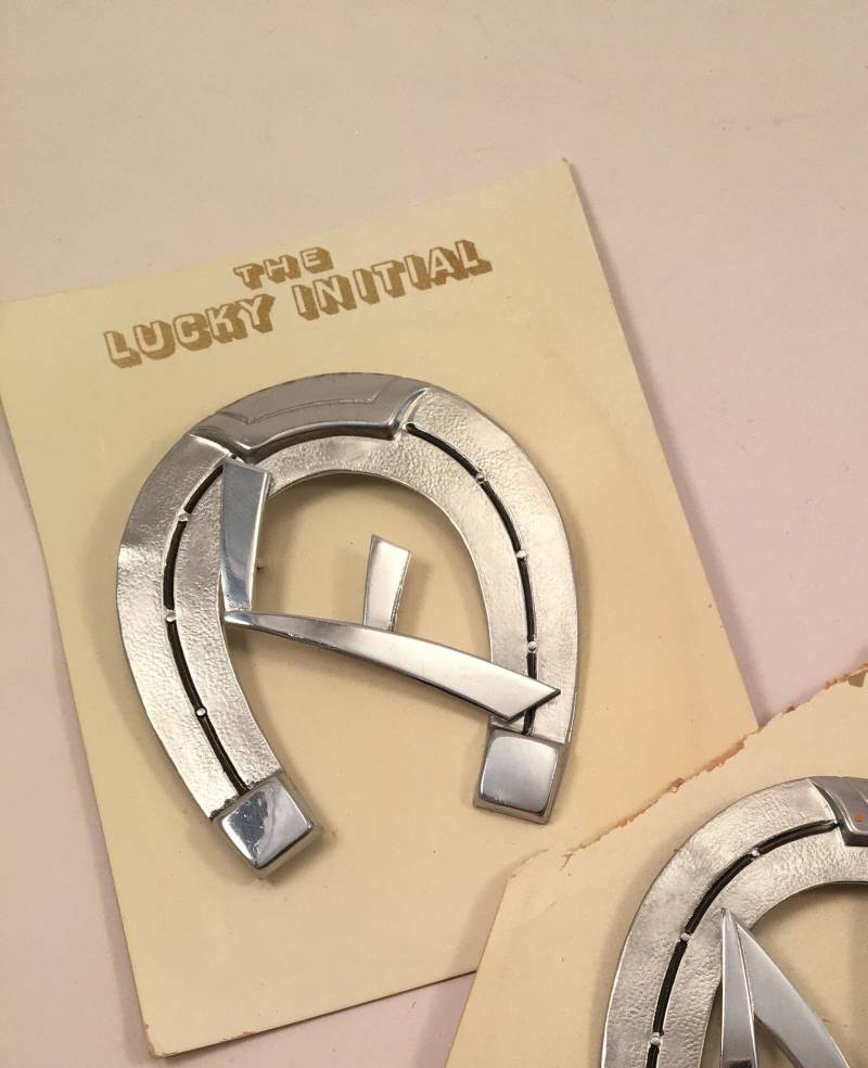 1950Er Jahre Hufeisen Brosche Initial F Original Vintage 50Er Fifties Cowboy Cowgirl 1950Er Jahre Hufeisen Brosche Initial F Original Vintage 50Er Fifties Cowboy Cowgirl von MidcenturyMissie