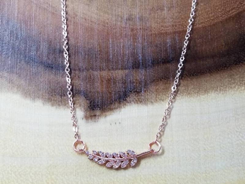 Swarovski Blatt Halskette, Zierliche Minimalist Herbst Anhänger von MidnightSolitaire28