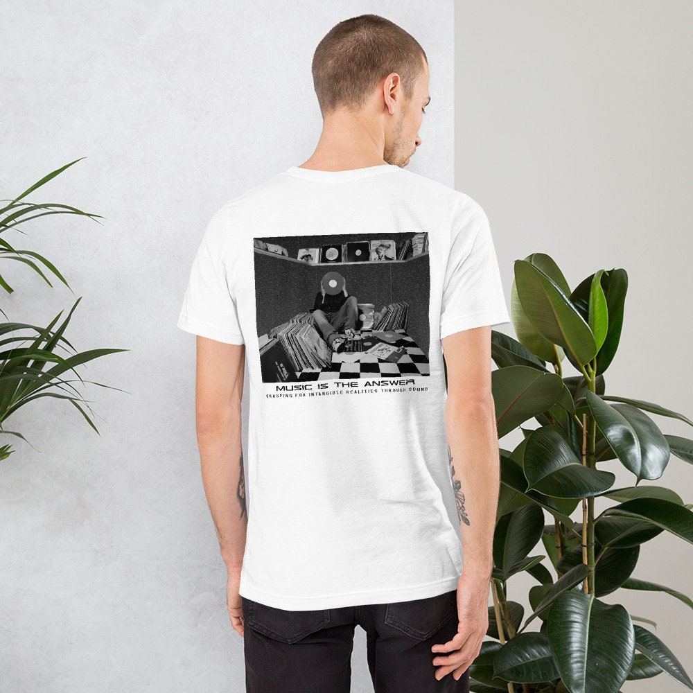 Music Is The Answer Vinyl Schallplatten T-Shirt | Vintage Seltene 12" Dj Produzent Electronic House Techno Musik Funk Groove Music Is The Answer Vinyl Schallplatten T-Shirt | Vintage Seltene 12" Dj Produzent Electronic House Techno Musik Funk Groove von MidnightSupply