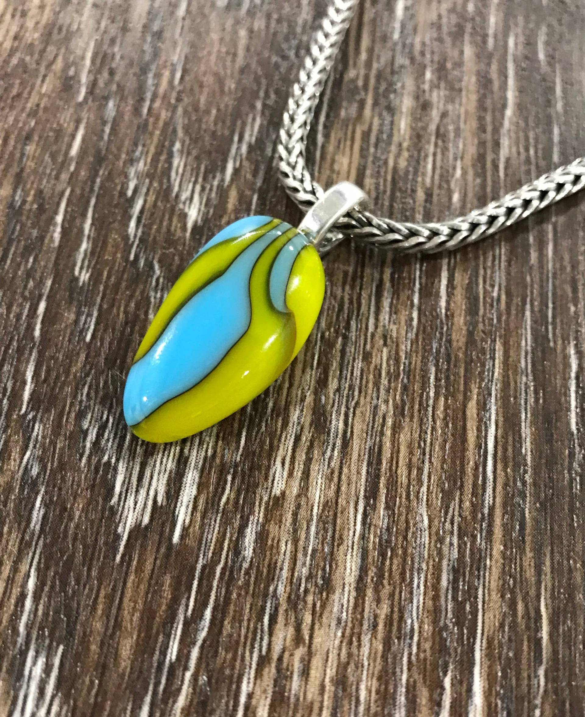 Aqua Blau & Gelb Geschmolzenes Glas Anhänger, Blaues Gelbes Zarte Schmuck, Erdige Kunst Anhänger Aqua Blau & Gelb Geschmolzenes Glas Anhänger, Blaues Gelbes Zarte Schmuck, Erdige Kunst Anhänger von MidwayMercantileCo